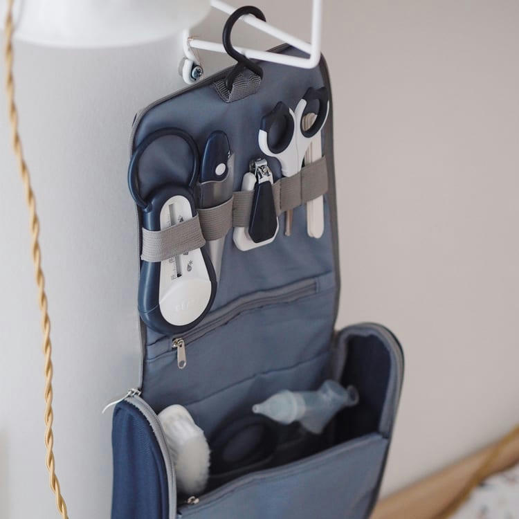 BAGAGERIE - Trousse de toilette nomade complète pour bébé bleu marine