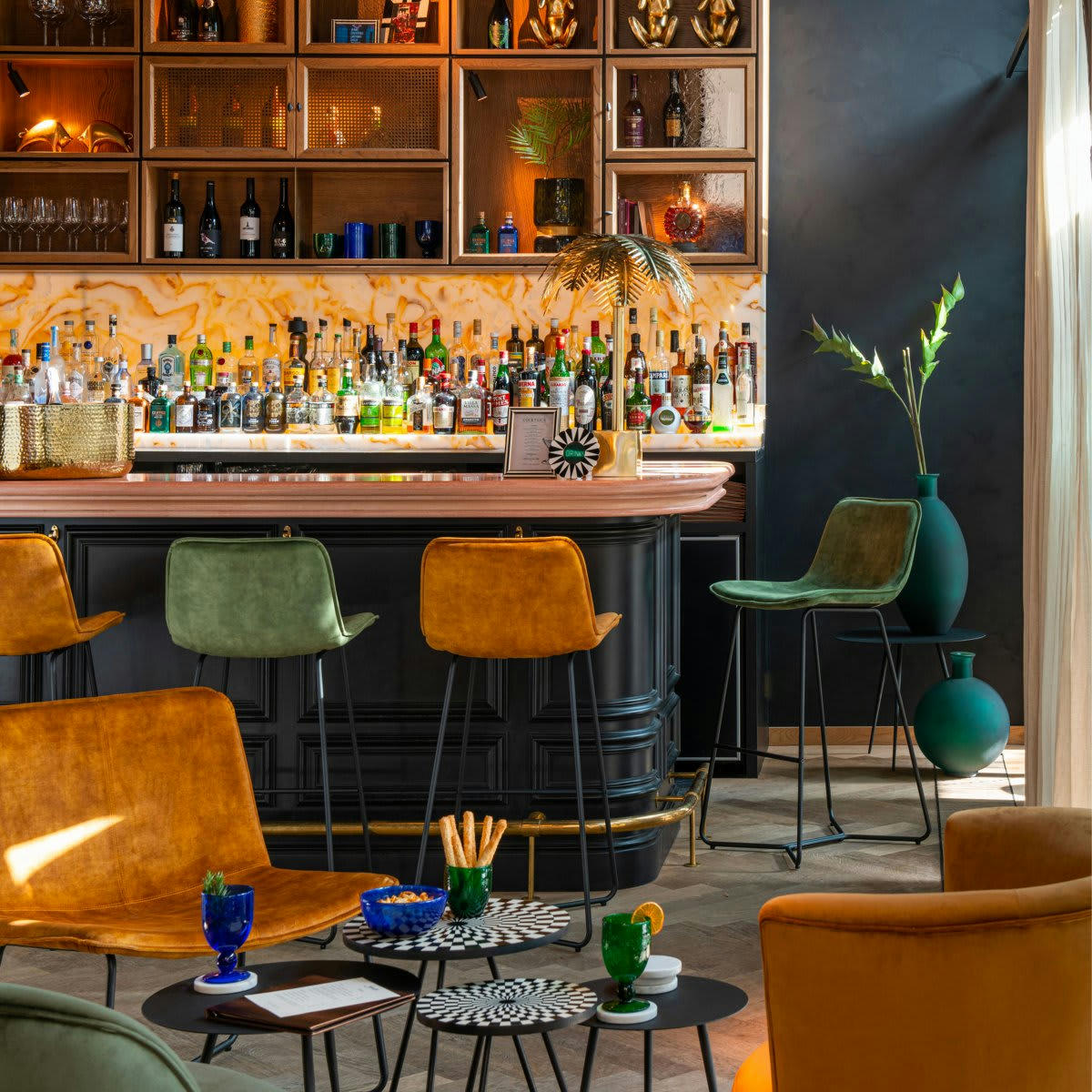 BRUXELLES - Tabouret de bar en velours et métal camel