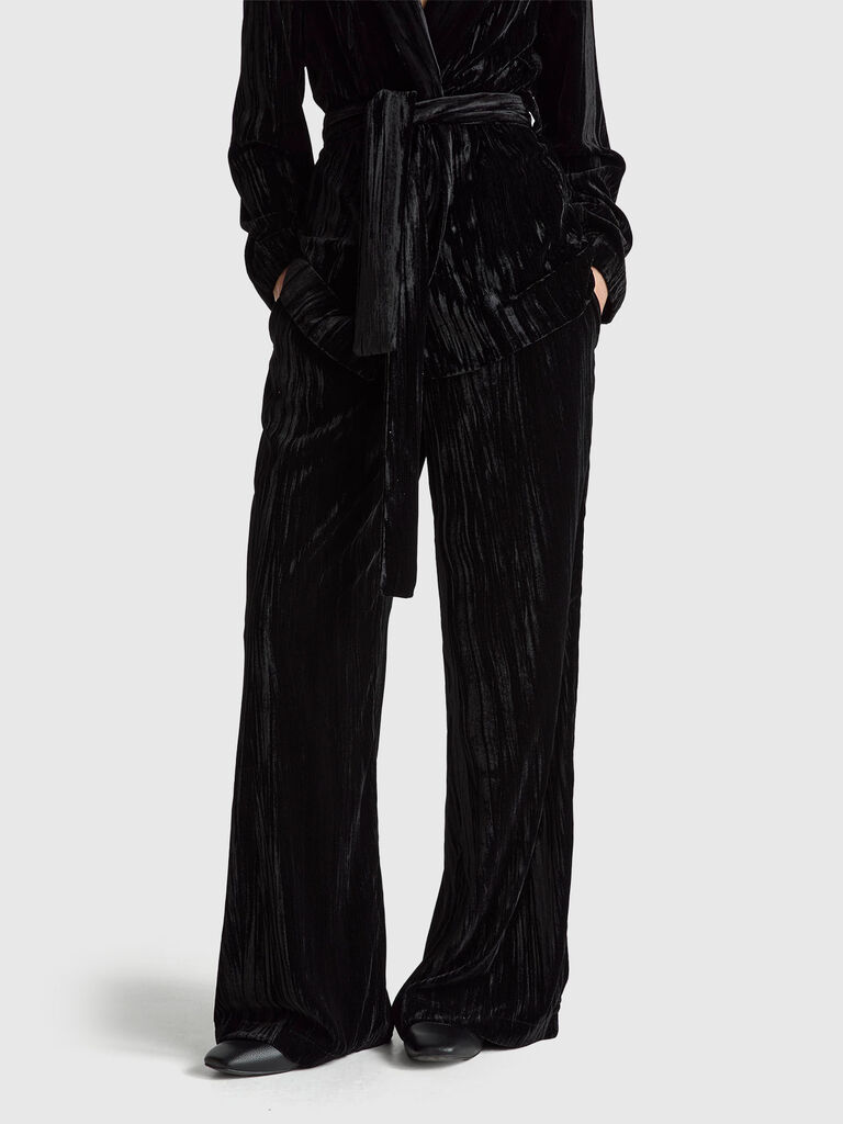 Wide trousers in smooth velvet