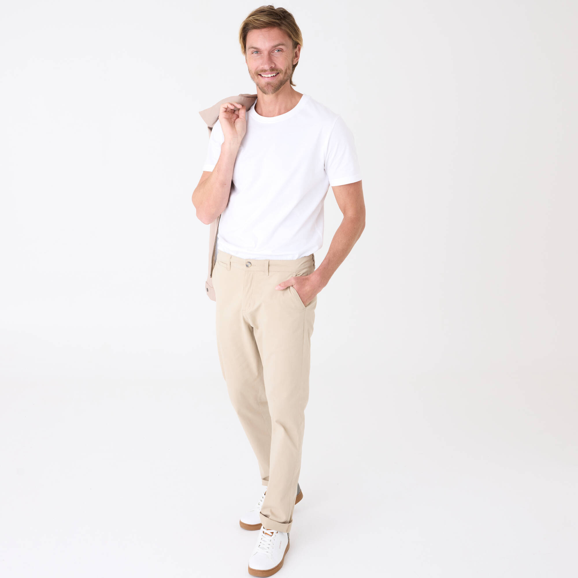 Pantalon chino ceinture arrondie sous le ventre