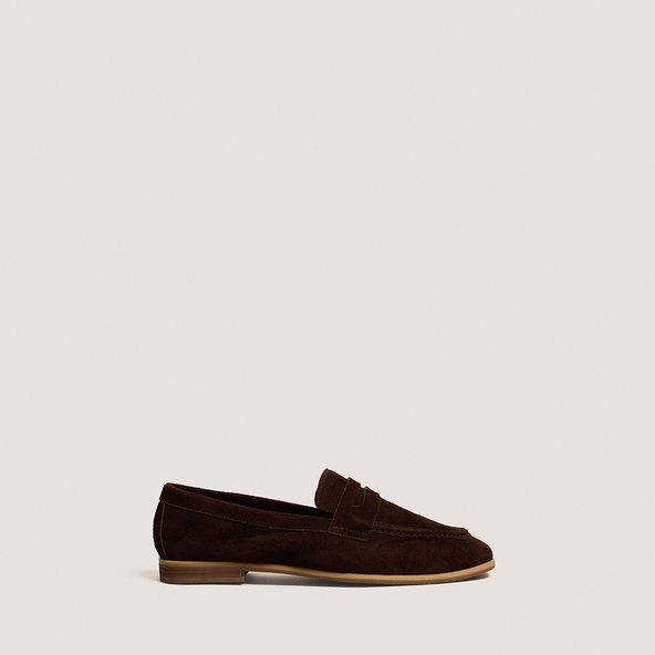 Mocassins à talons plats et bouts arrondisen velours marron | ACA