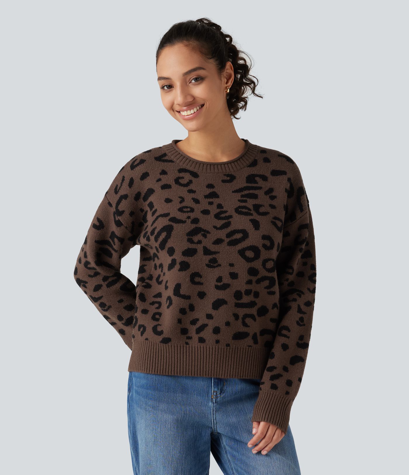 Pull à imprimé léopard, encolure arrondie et manches longues