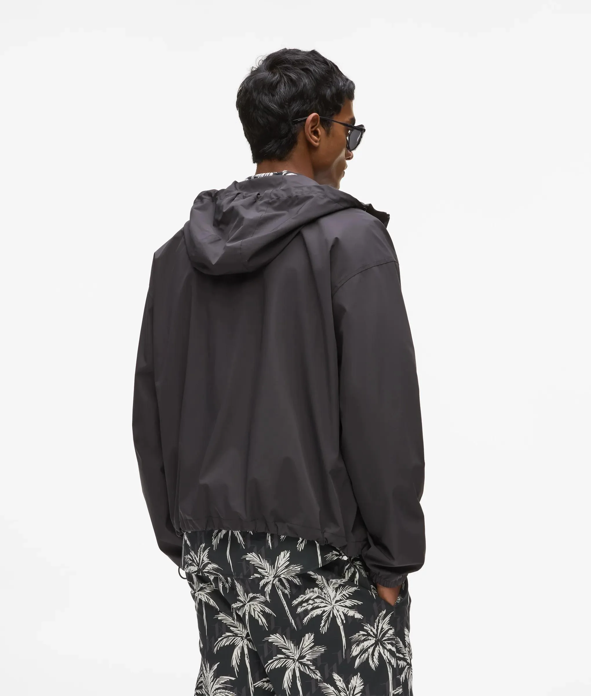 Veste à capuche avec fermeture zippée