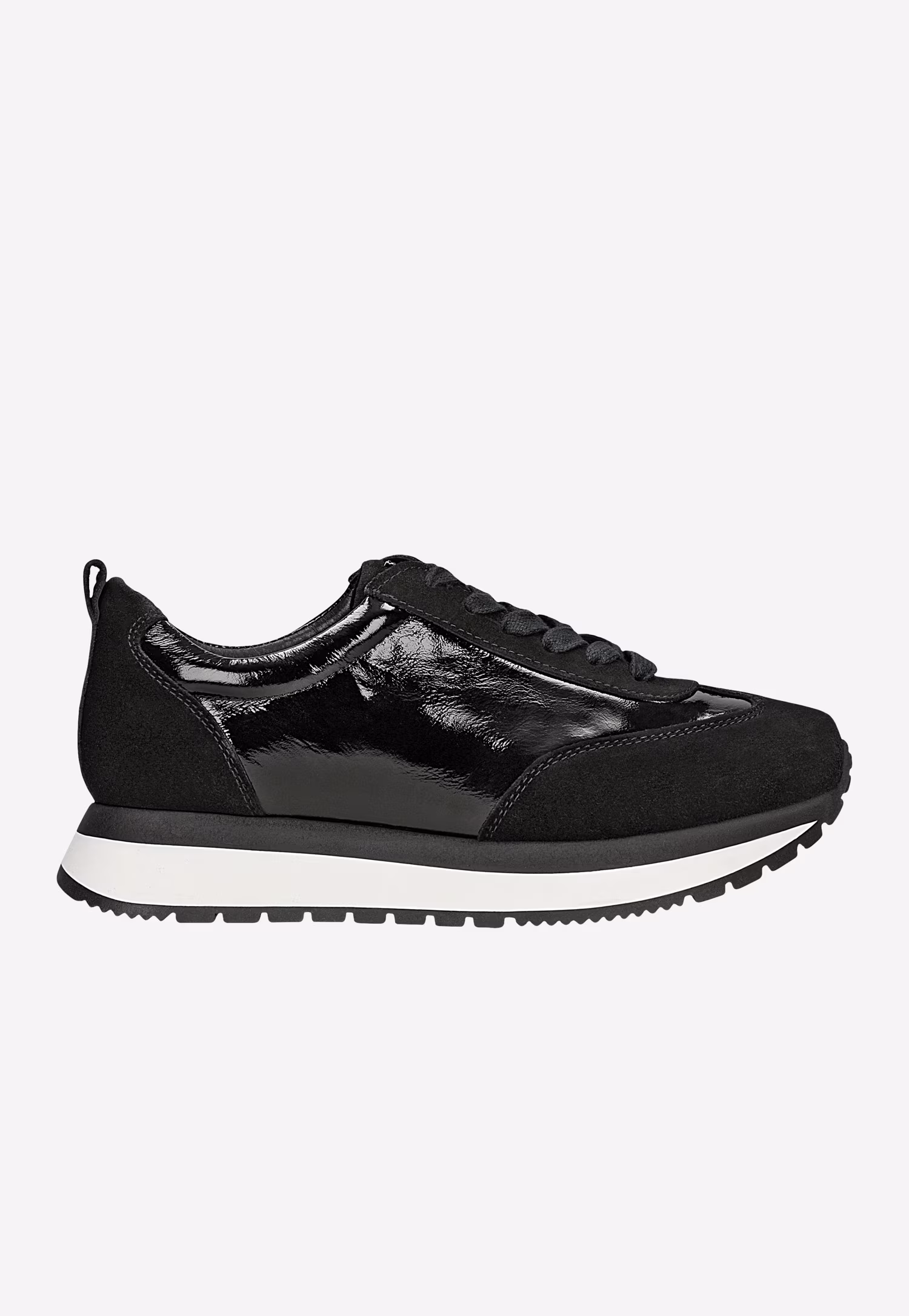 Czarne sneakersy damskie z lakierowanej skóry i wstawkami z dwoiny welurowej