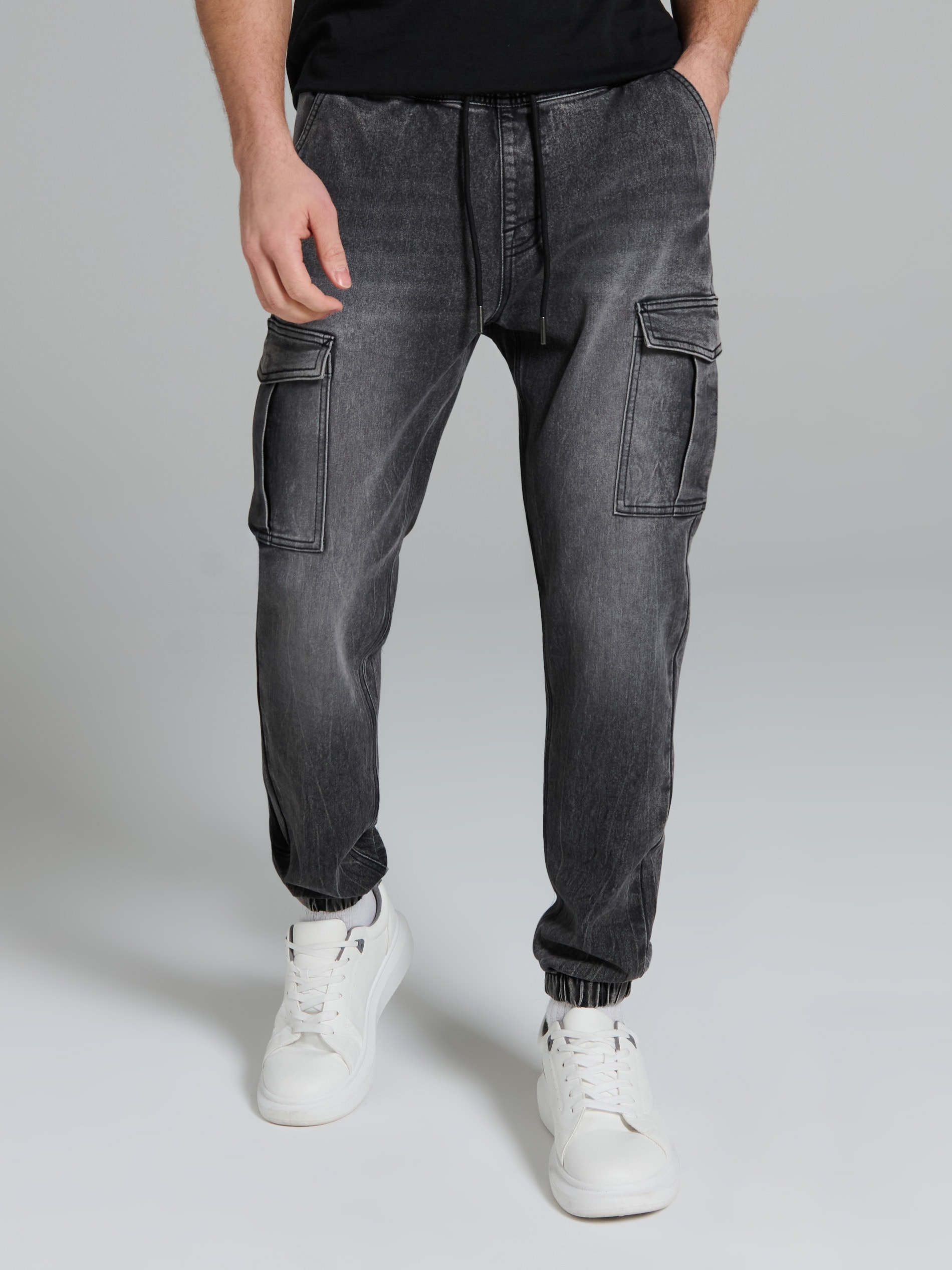 Jeansy jogger z efektem sprania