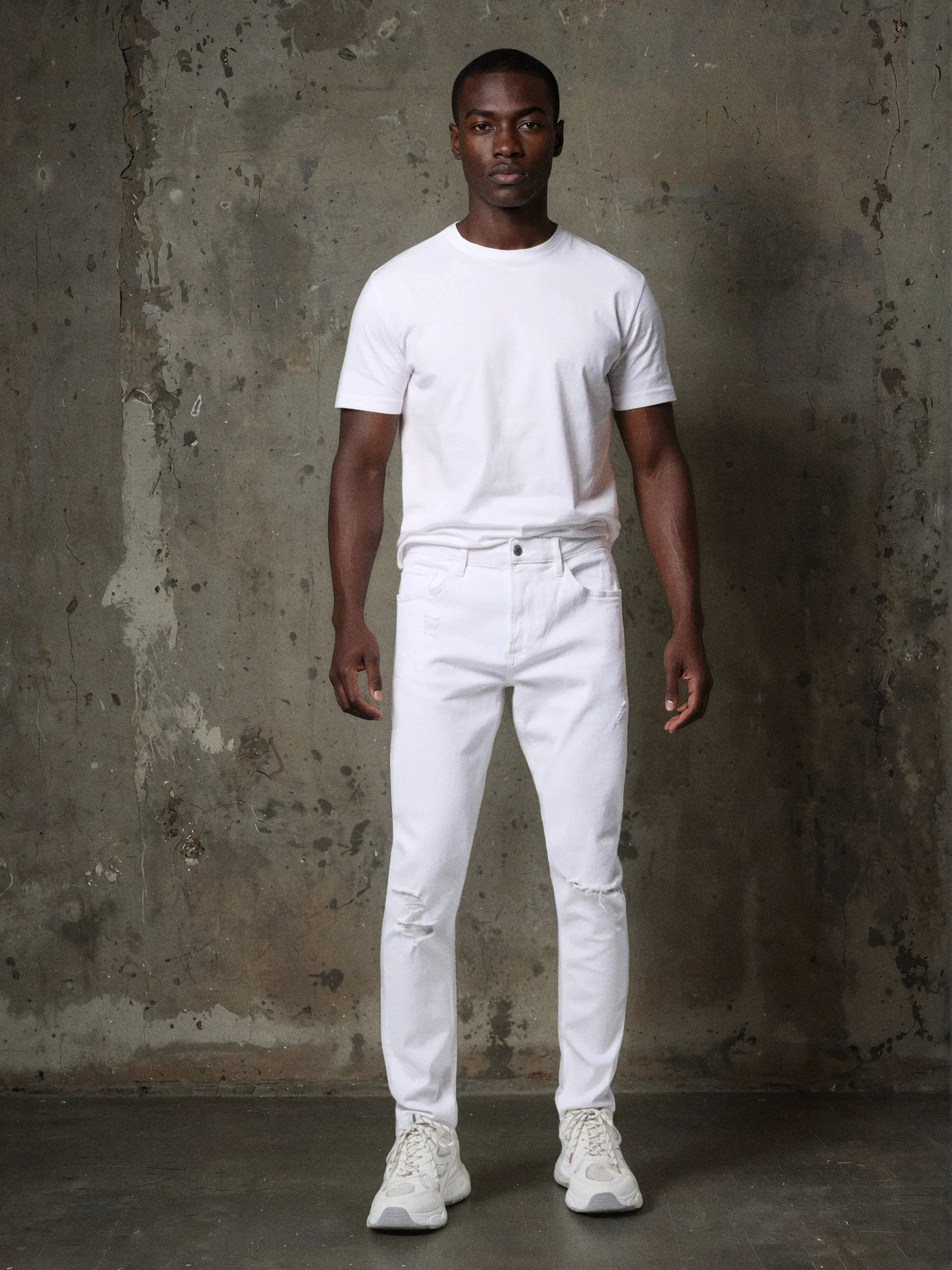 Jeansy slim fit z przetarciami