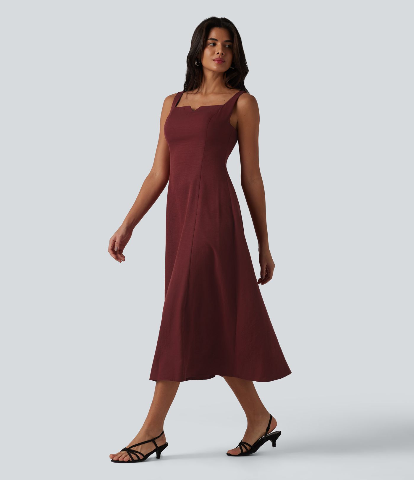 Robe mi-longue fluide froncée à col carré et encolure échancrée pour demoiselle d'honneur et invitée de mariage