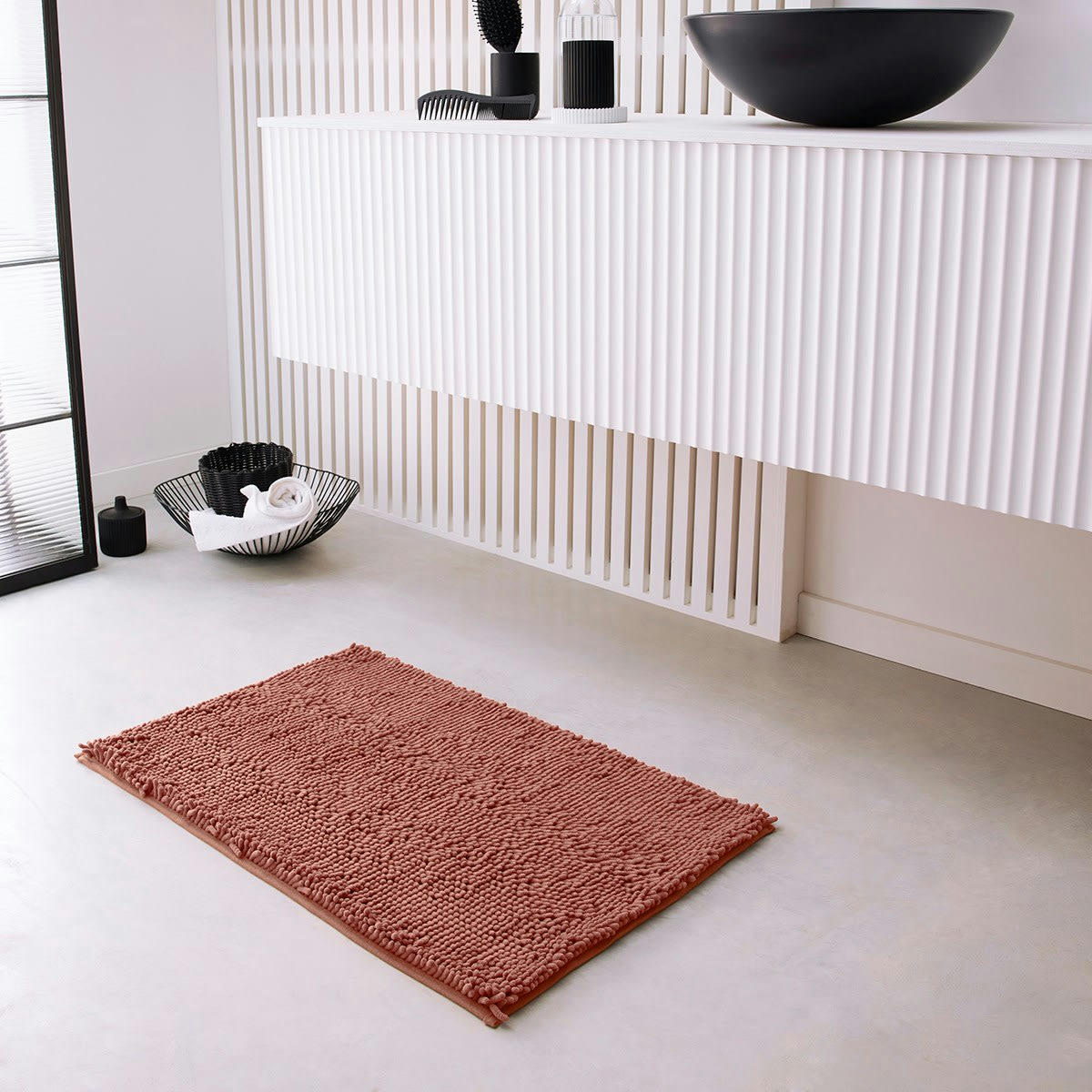 ESSENTIAL - Tapis de bain mèche uni en Polyester Rouge 50x80 cm