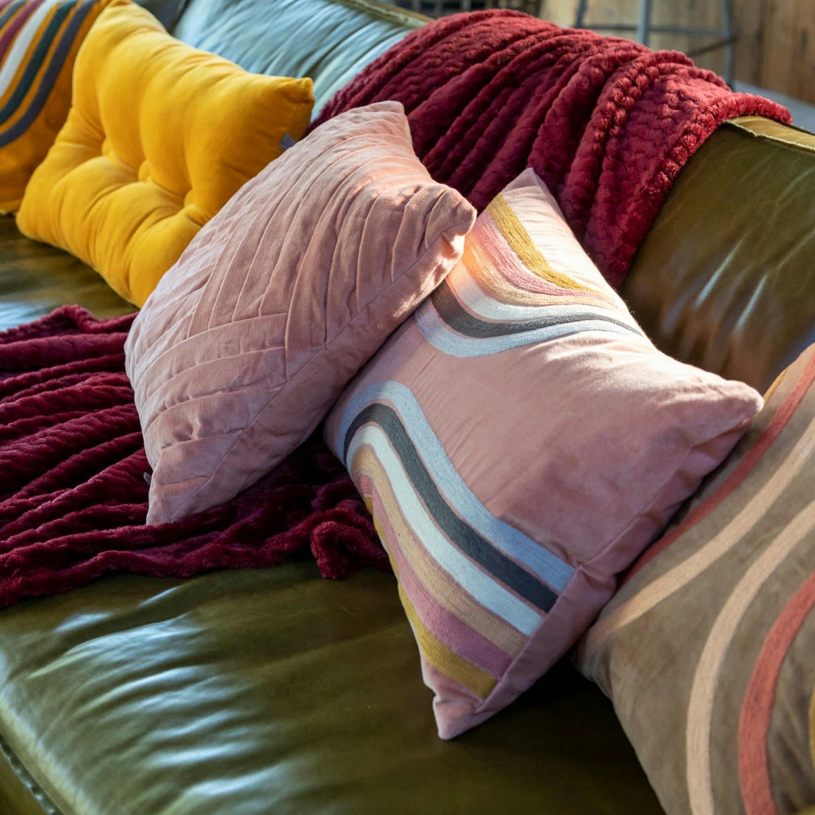 VALERIE - Coussin - jaune en velours 40x60 cm uni