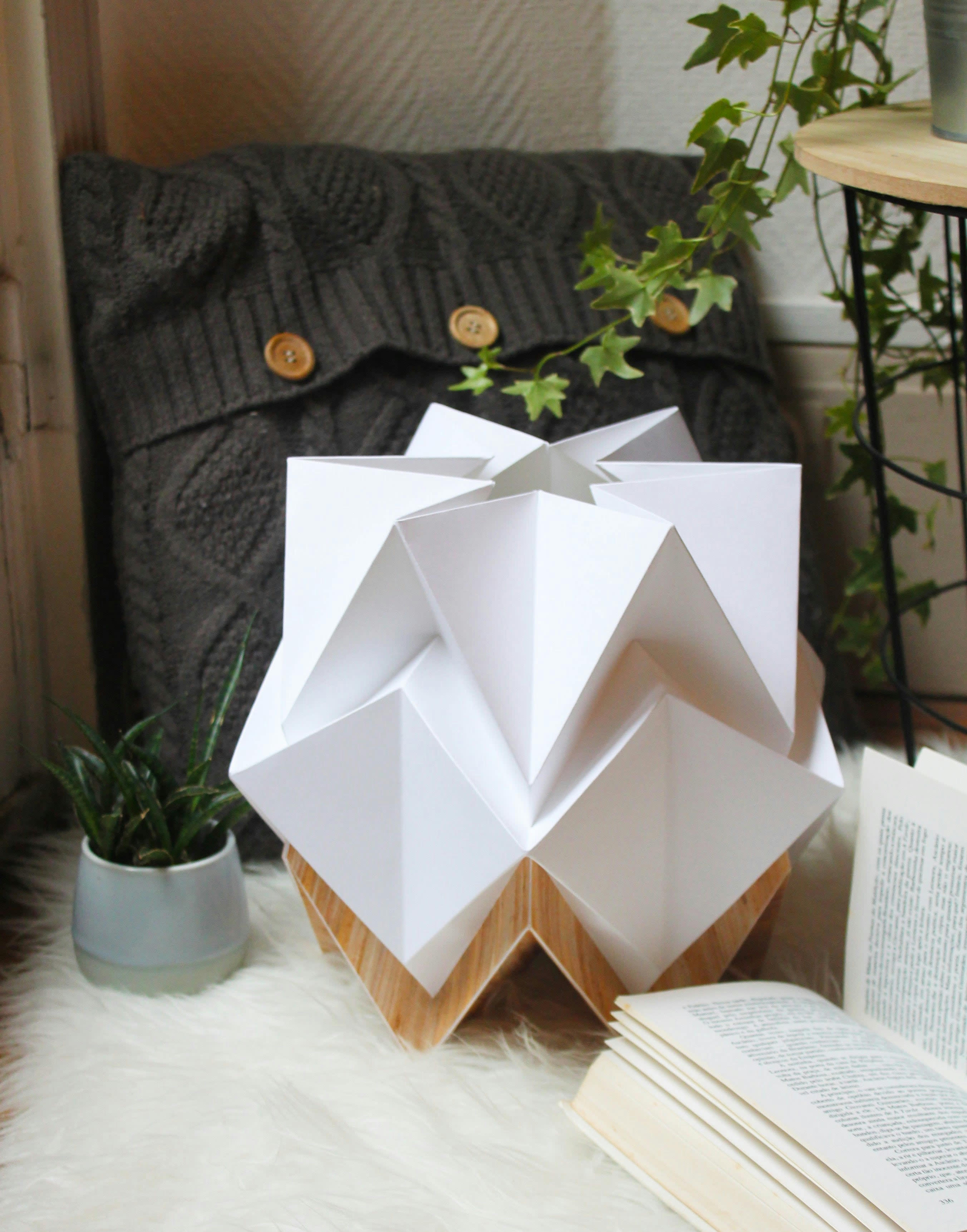 HIKARI - Lampe de table origami ecowood et papier taille M