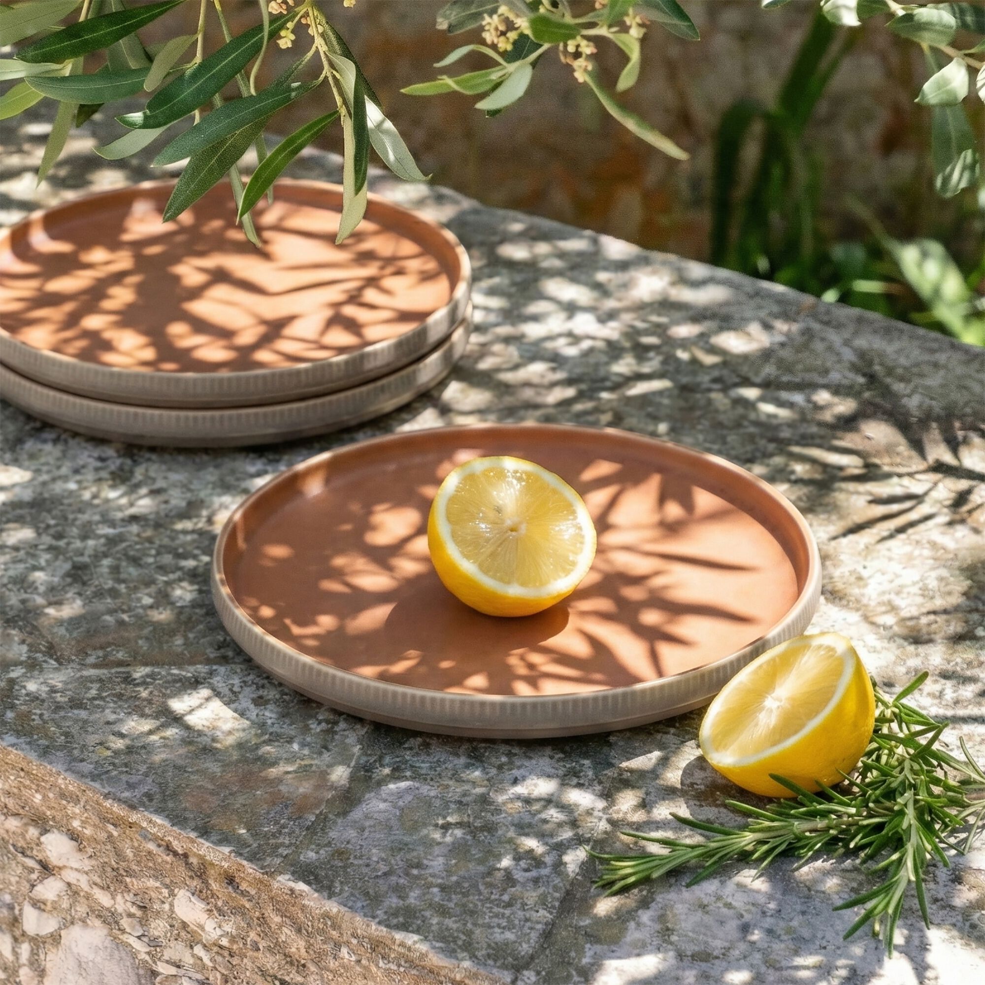 SIENNA - Assiette plate en grès D27,2cm - brun café