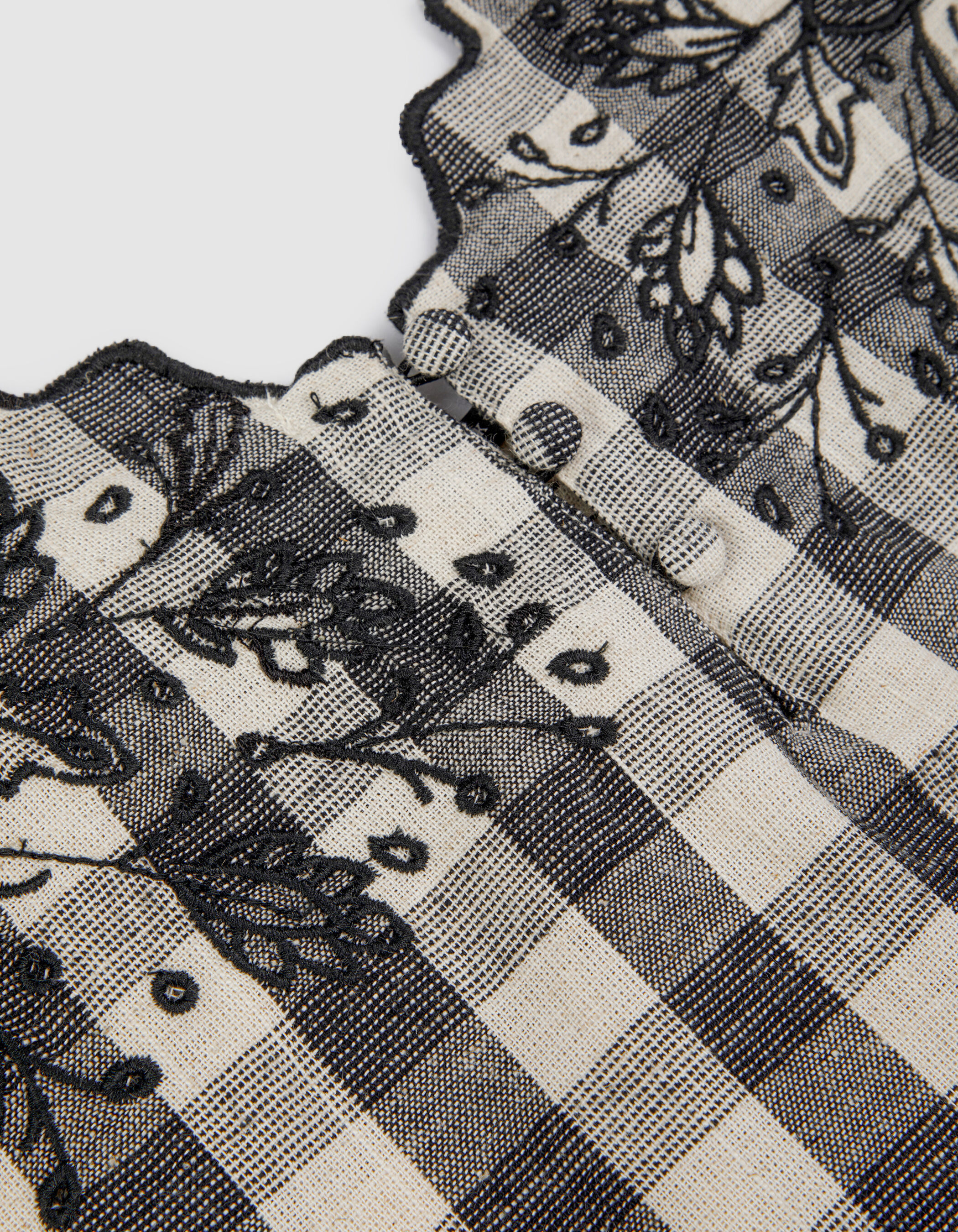 Top fines bretelles écru motif vichy et broderies Femme