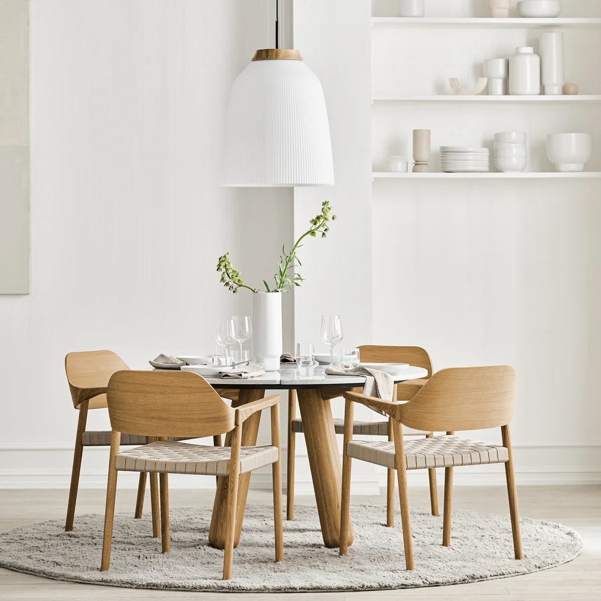 Bolia - Campa Pendelleuchte Ø 35 cm, Eiche geölt / Messing antik / Opalglas