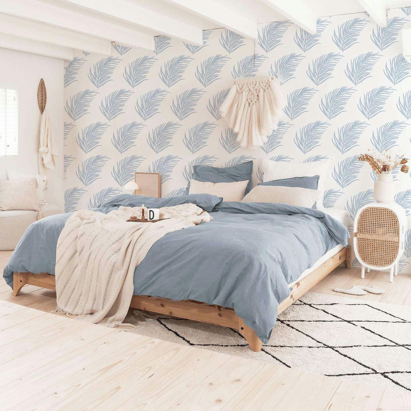 COASTAL - Papier peint vinyle adhésif palmiers tropicaux bleu 50x300 cm