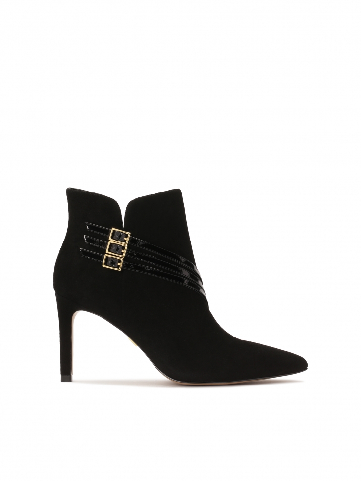 Suede boots decorated with stripes