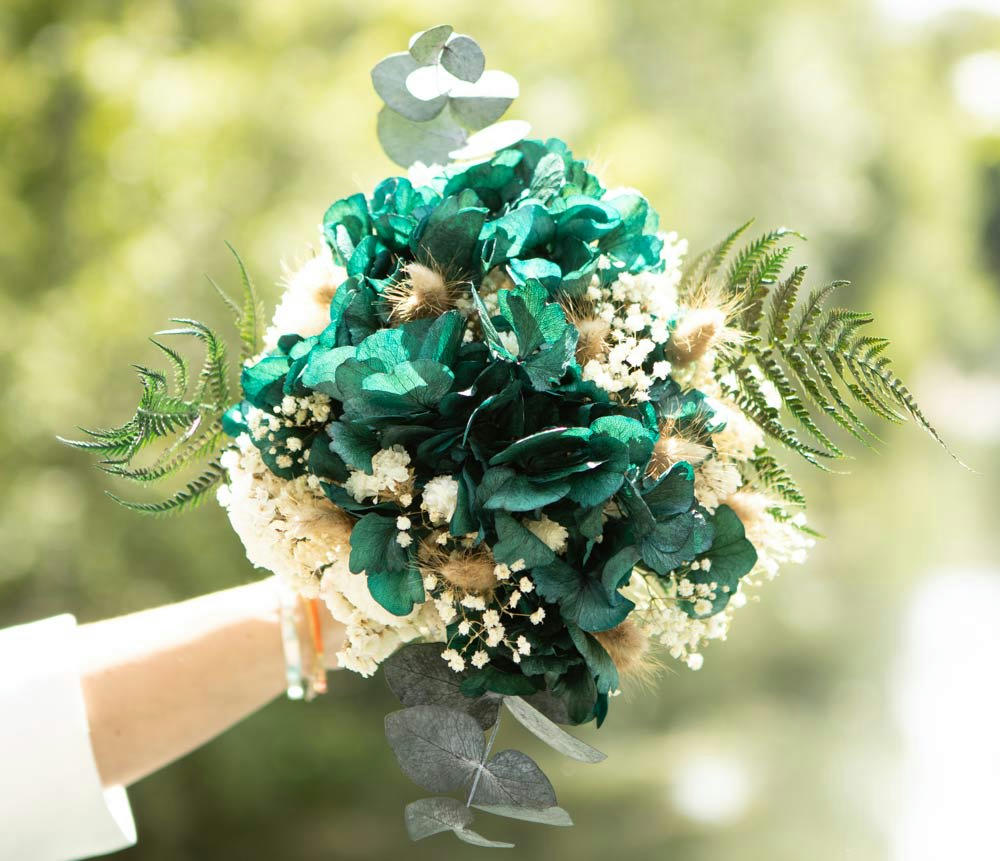 - Bouquet de fleurs séchées à base d'hortensia vert