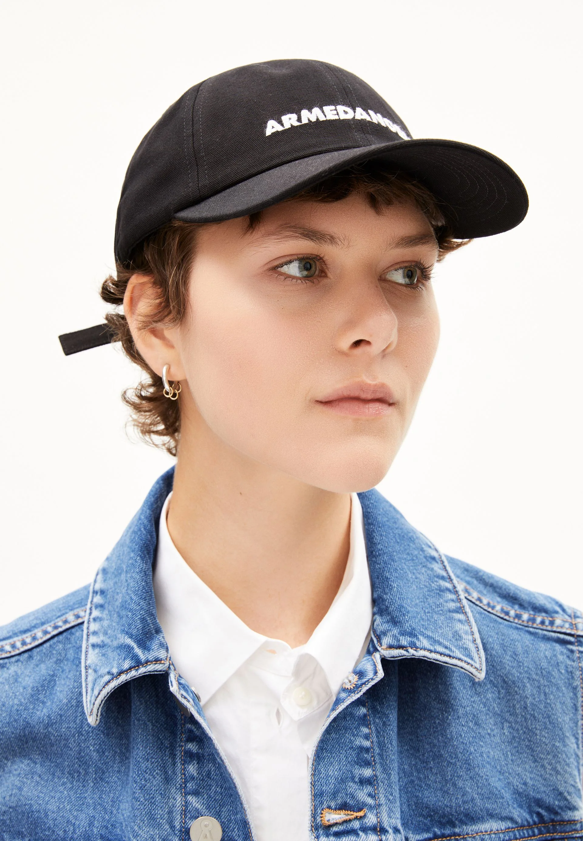 YENAAS WORD ICONIC Å