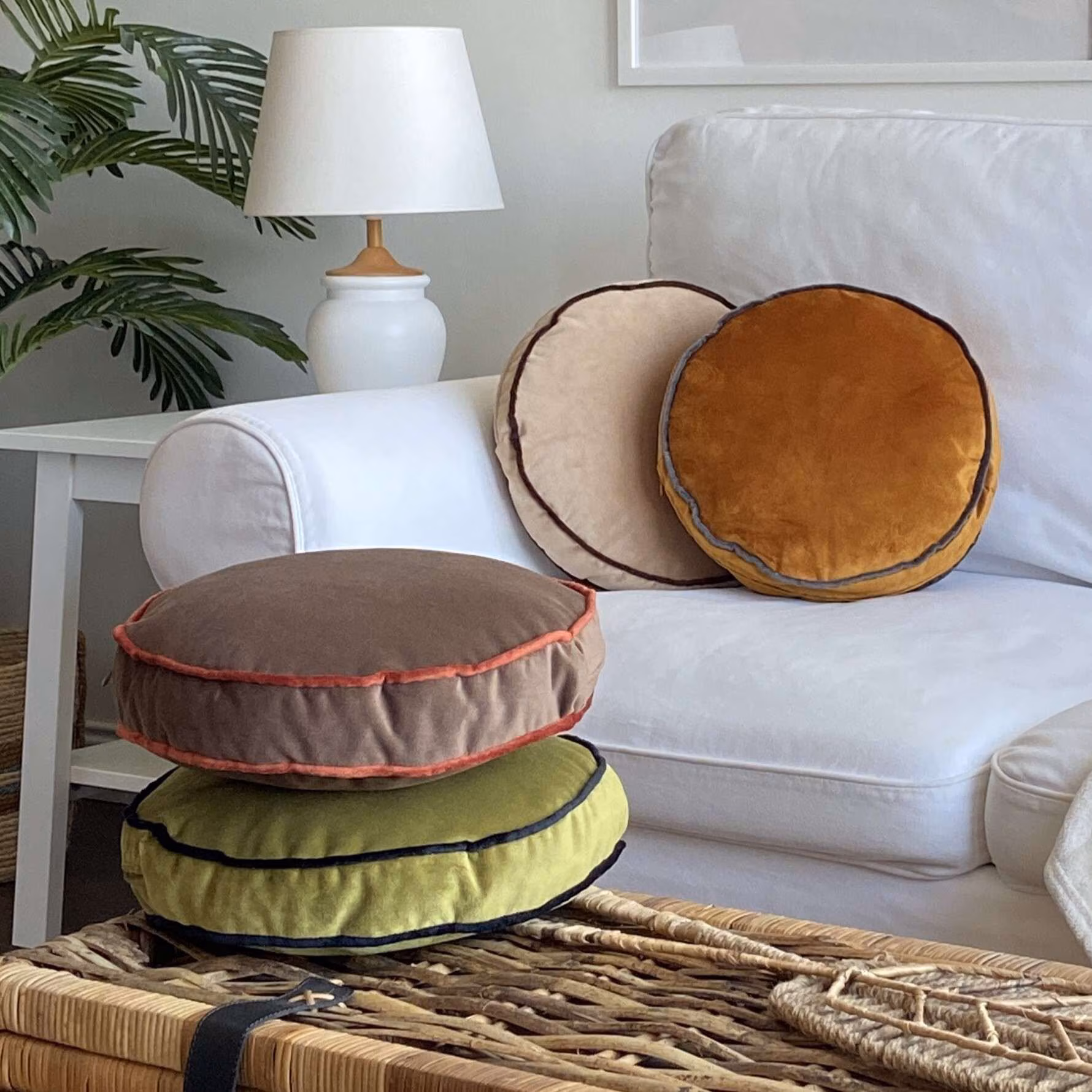 Round Pillows, 30 color pillows, Cover and Insert, Customizable Piping Colors, Velvet round chair pad Cushion, Round Floor Cushion