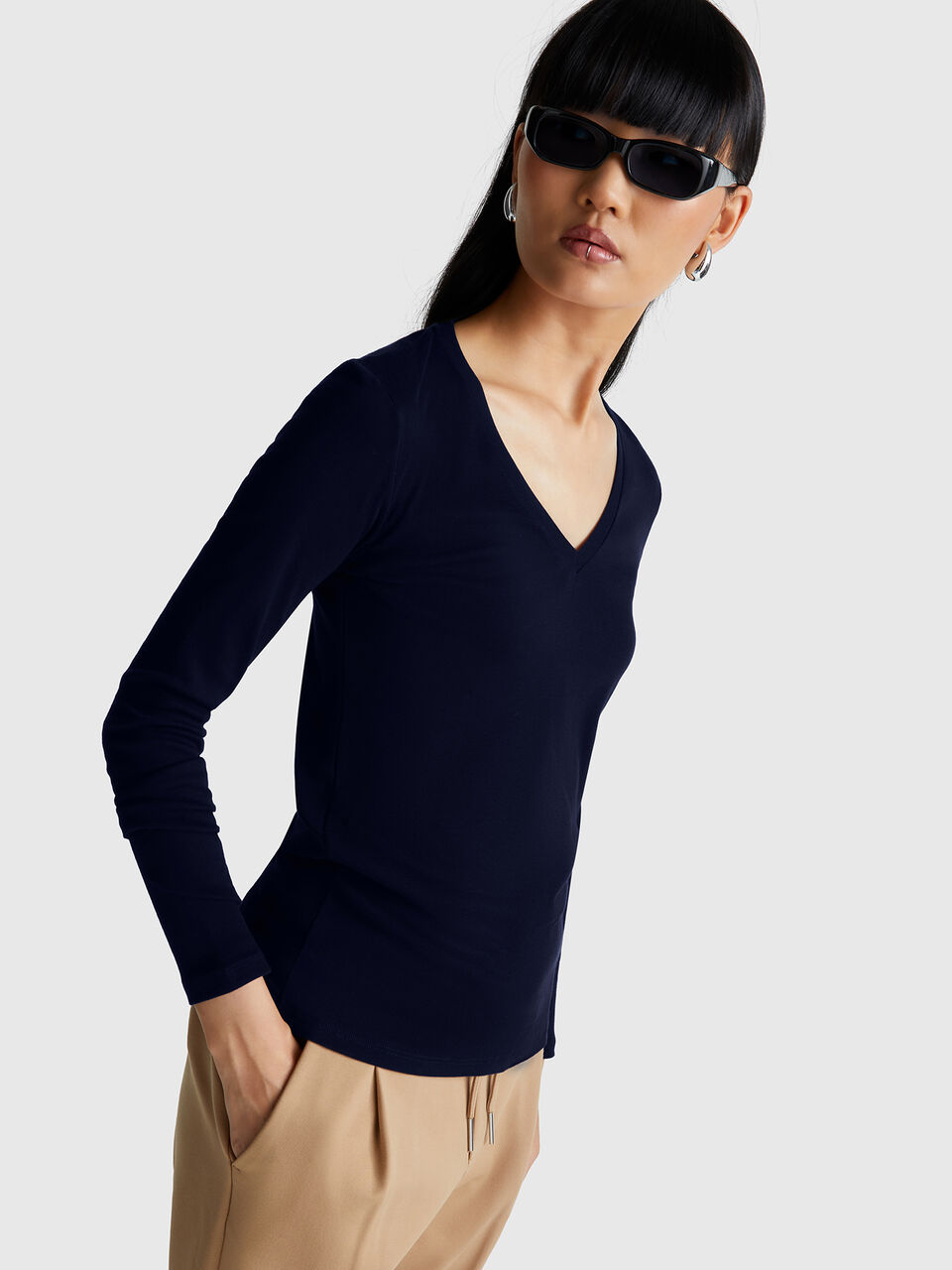 Dark blue t-shirt with V-neck