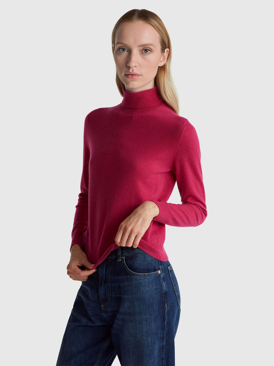 Fuchsia turtleneck sweater in pure Merino wool