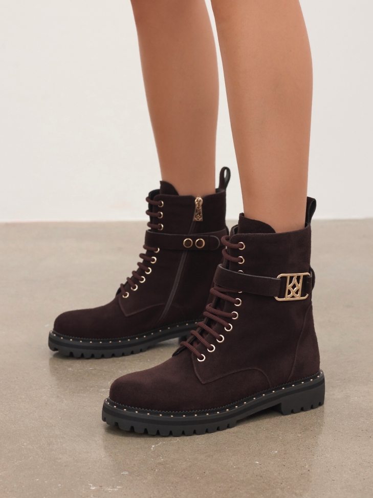 Brown boots with detachable strap
