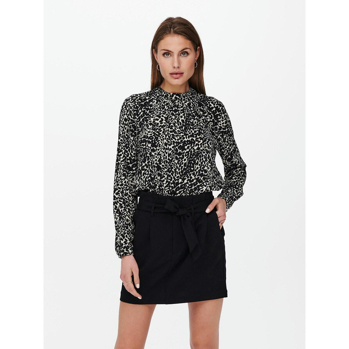 Blouse imprimée léopard, col montant