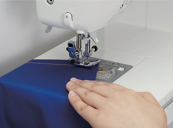 Machine à coudre électronique Juki HZL-NX7