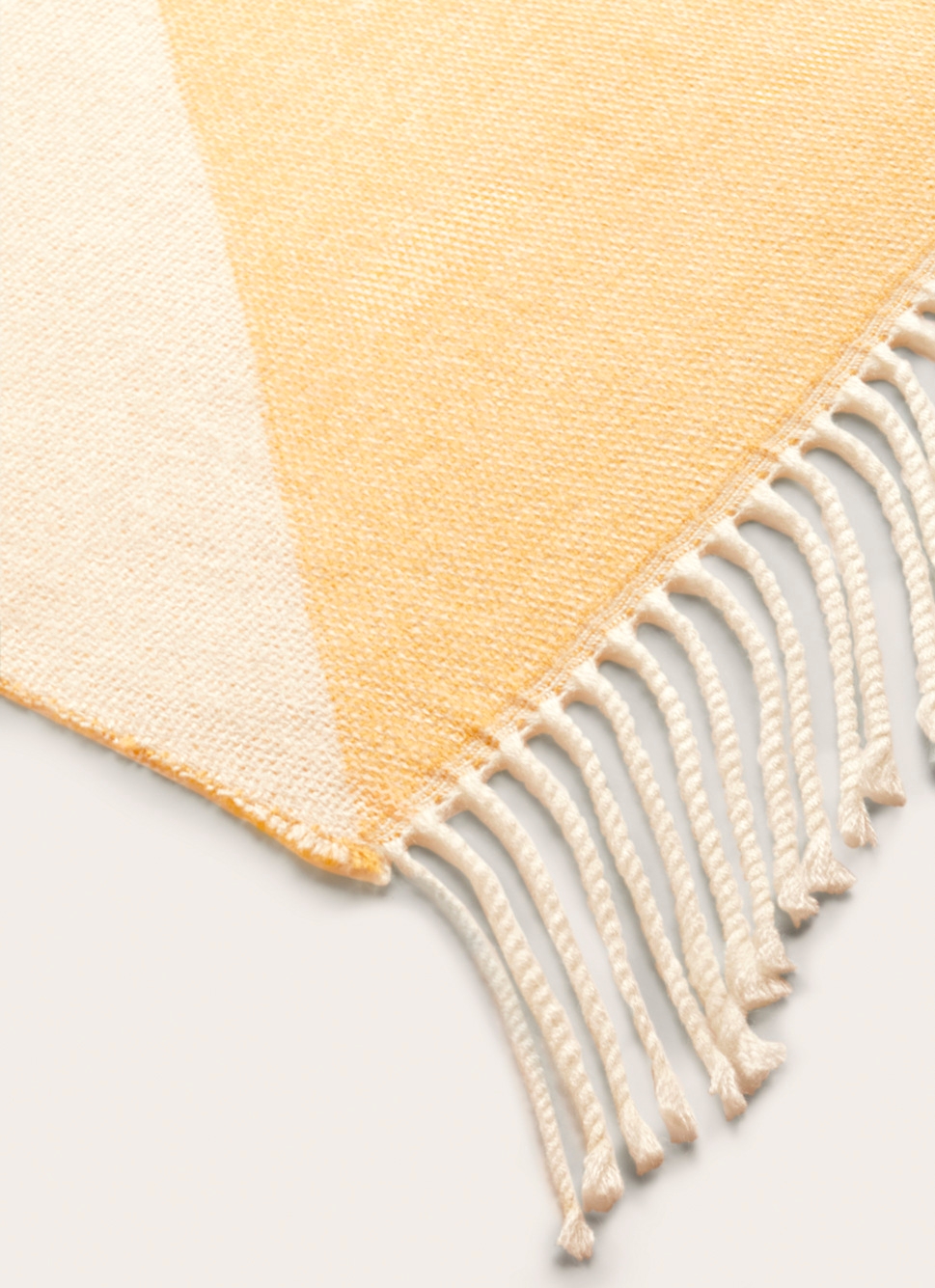 PLAID à FRANGES TISSÉ TEINT MOTIF GÉOMÉTRIQUE MOUTARDE