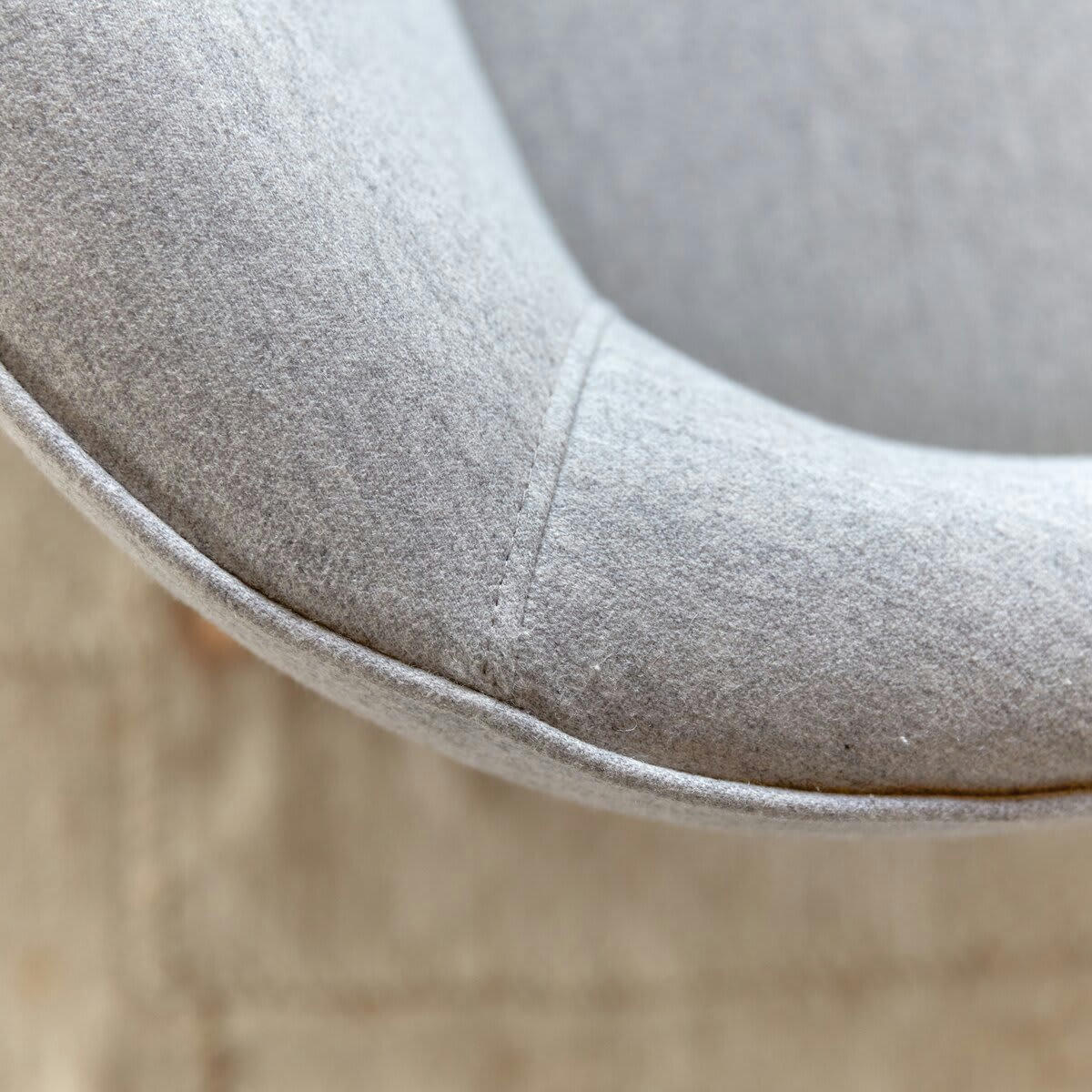 HOYA - Canapé en chêne massif et et tissu gris 2 places