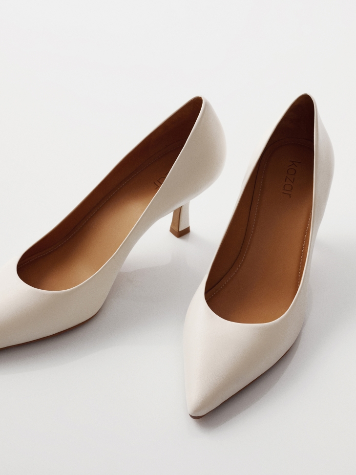 White low-heeled pumps from Wedding Collection