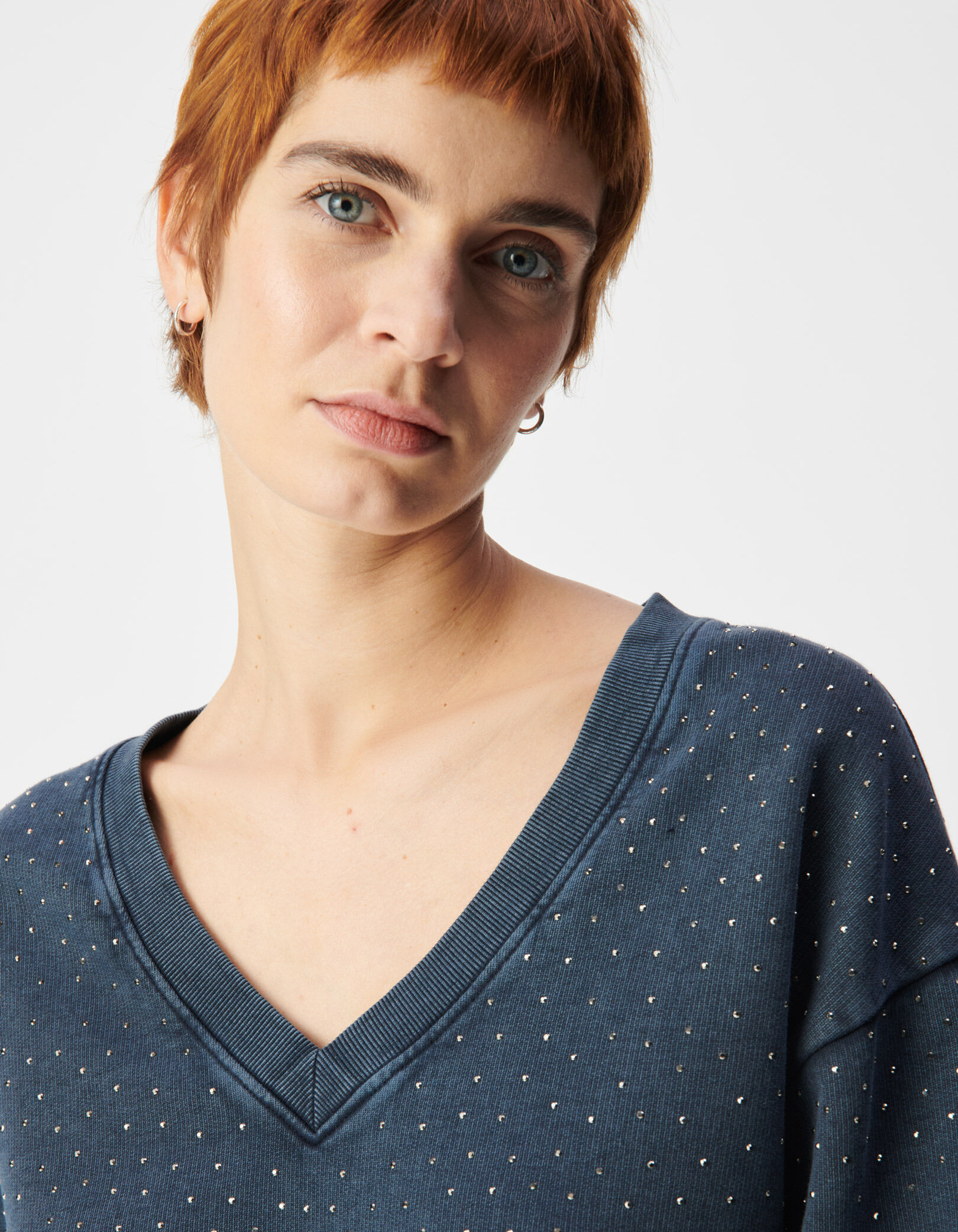 Sweat encolure V marine coton bio détails strass Femme