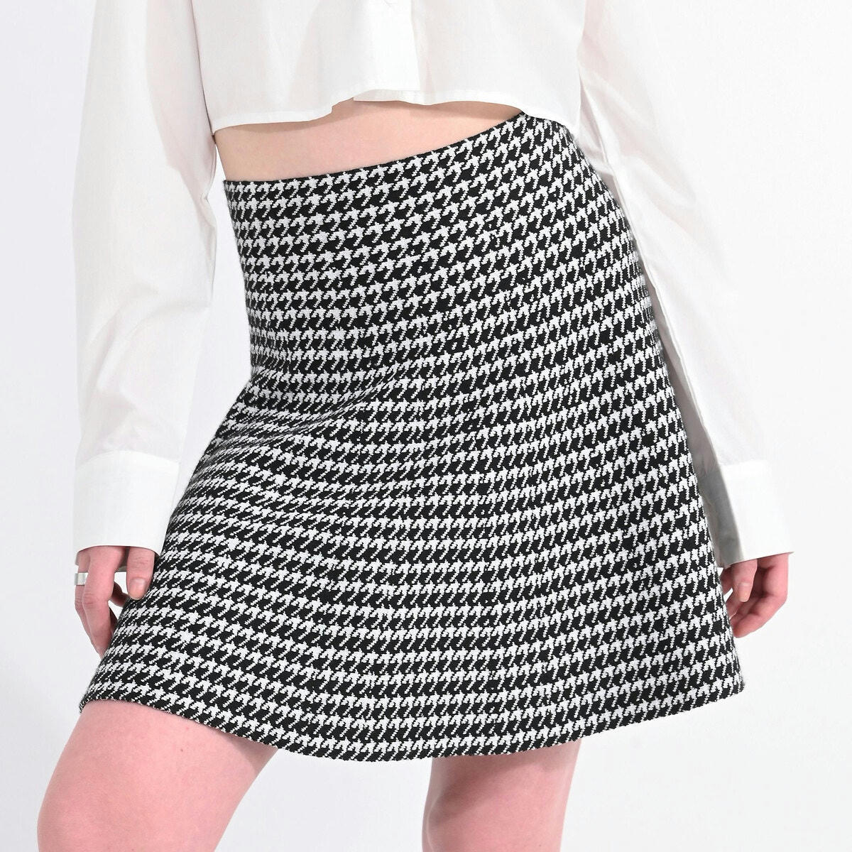 Jupe courte patineuse, en maille pied-de-poule