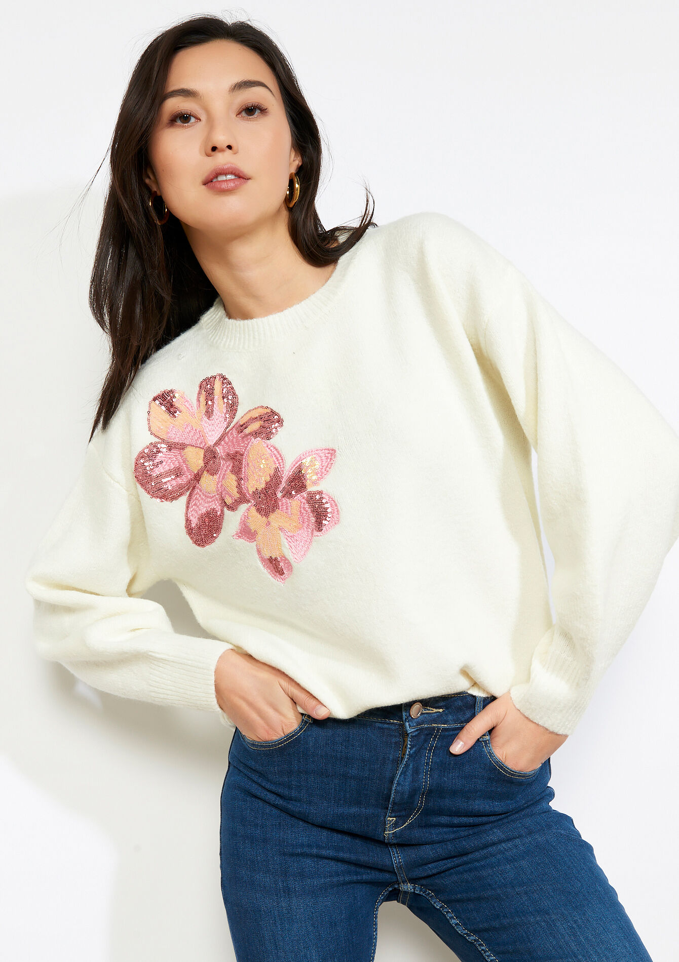 Trui met bloemenborduursel