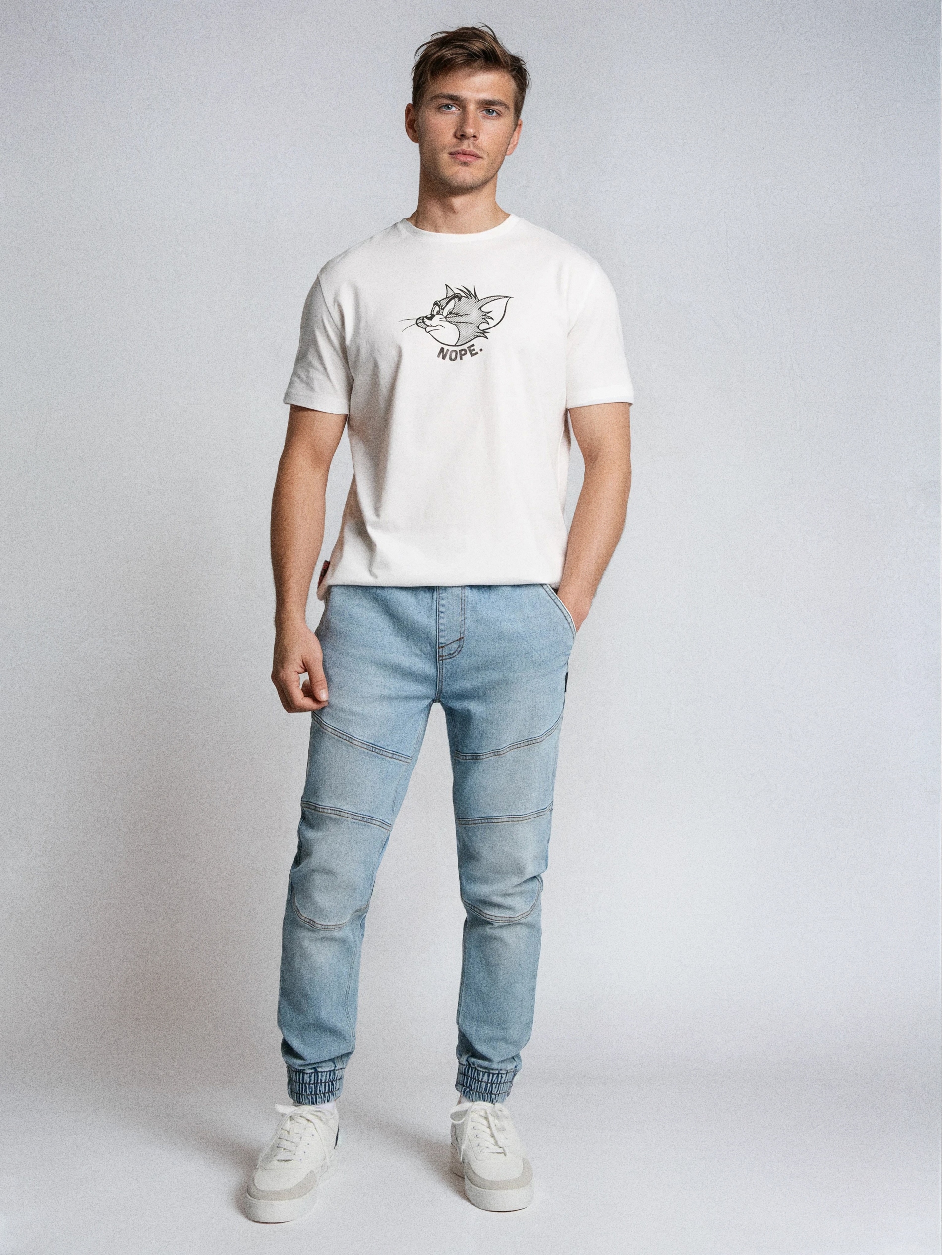Jeansy jogger z efektem sprania