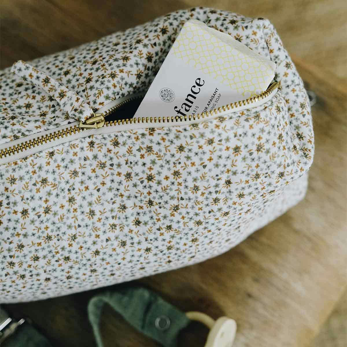 - Trousse de toilette