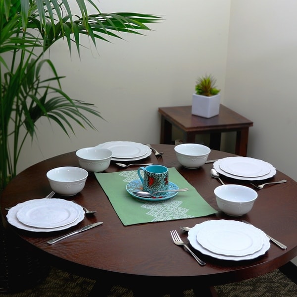 Gibson Home Scallop Buffet Dinnerware Set in White, Set of 12