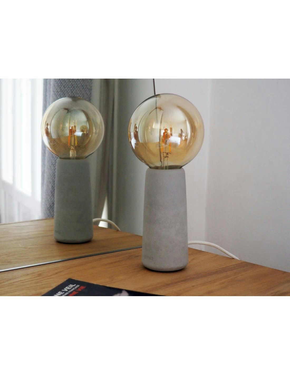 PHARE - Lampe à poser en béton avec ampoule style Edison