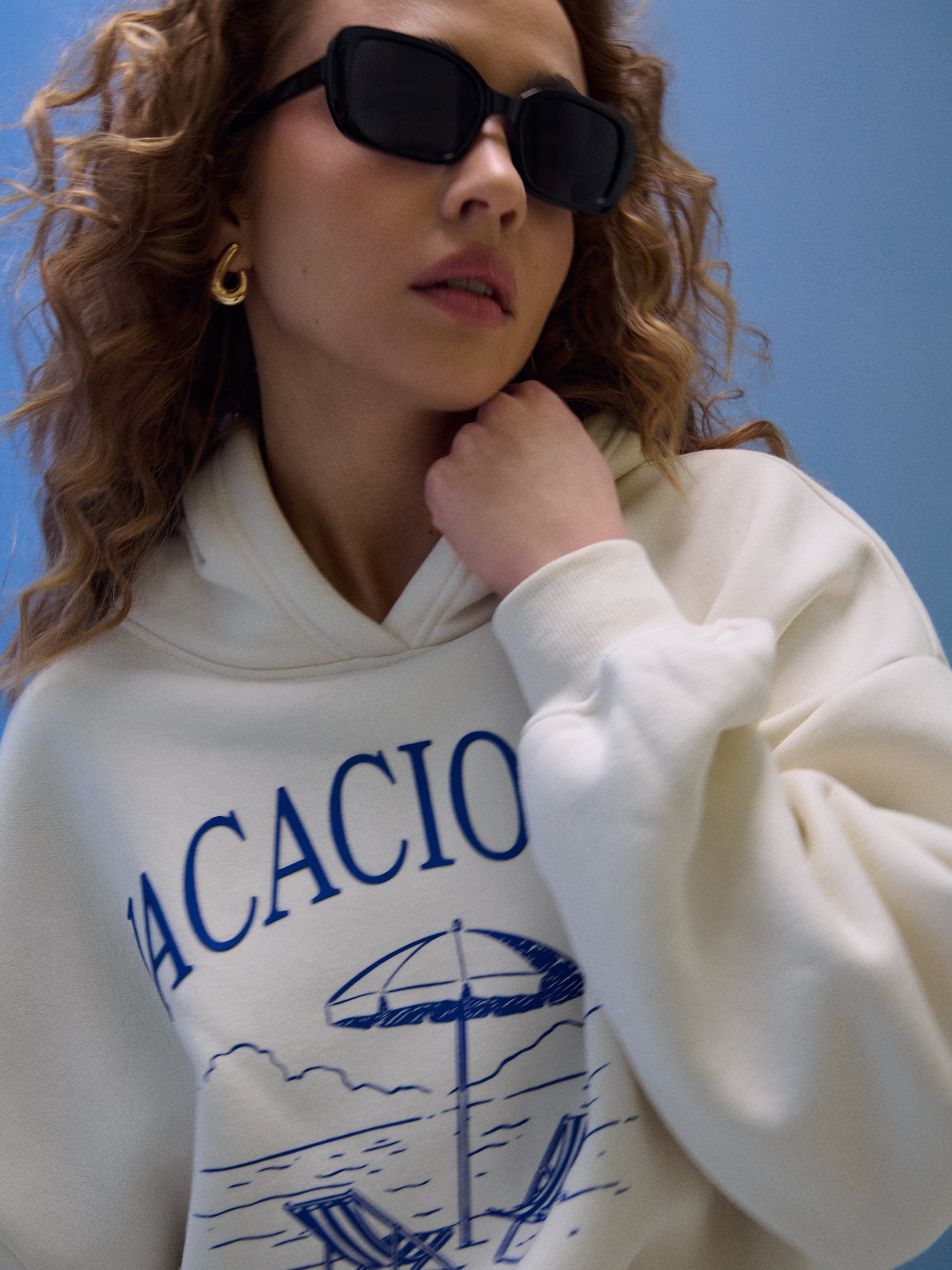 Dresowa bluza hoodie z nadrukiem 
