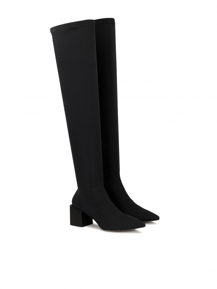 Musketeers with square heel covered with leather