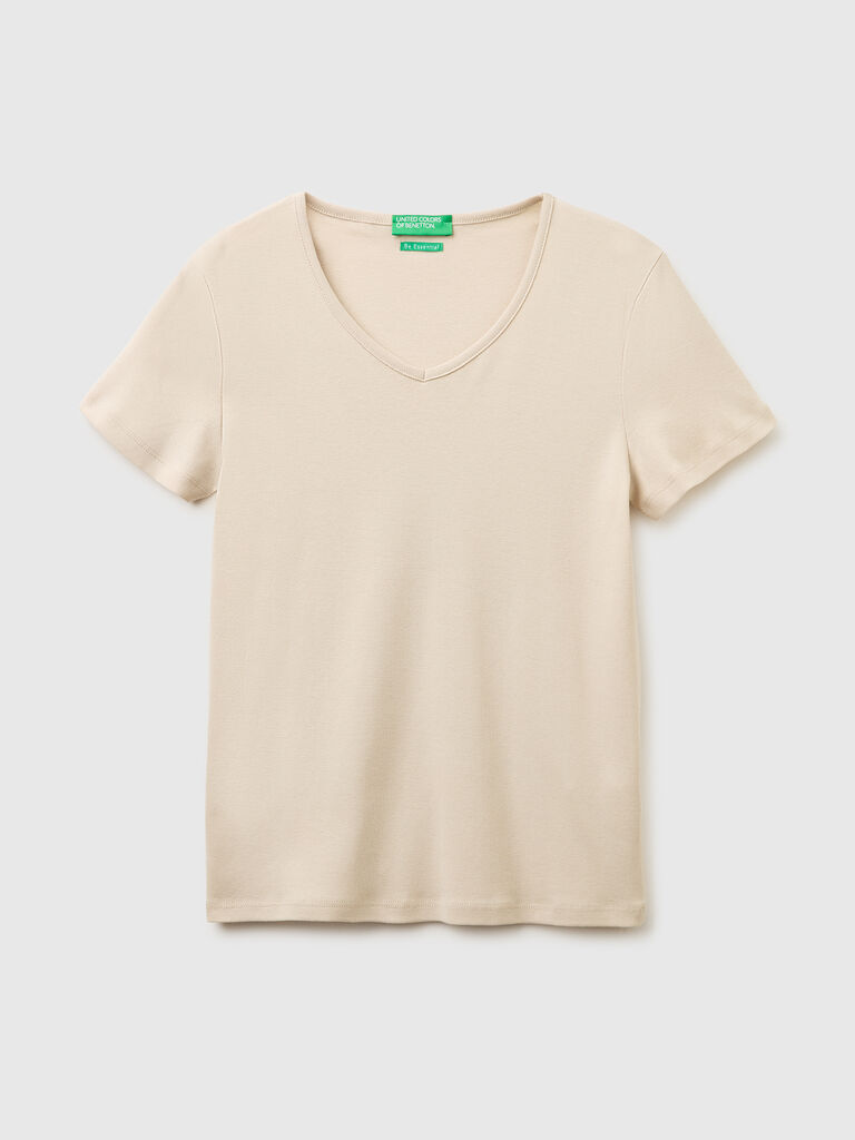 Slim fit t-shirt with V-neck
