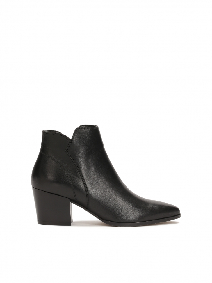 Ankle boots with a wide heel