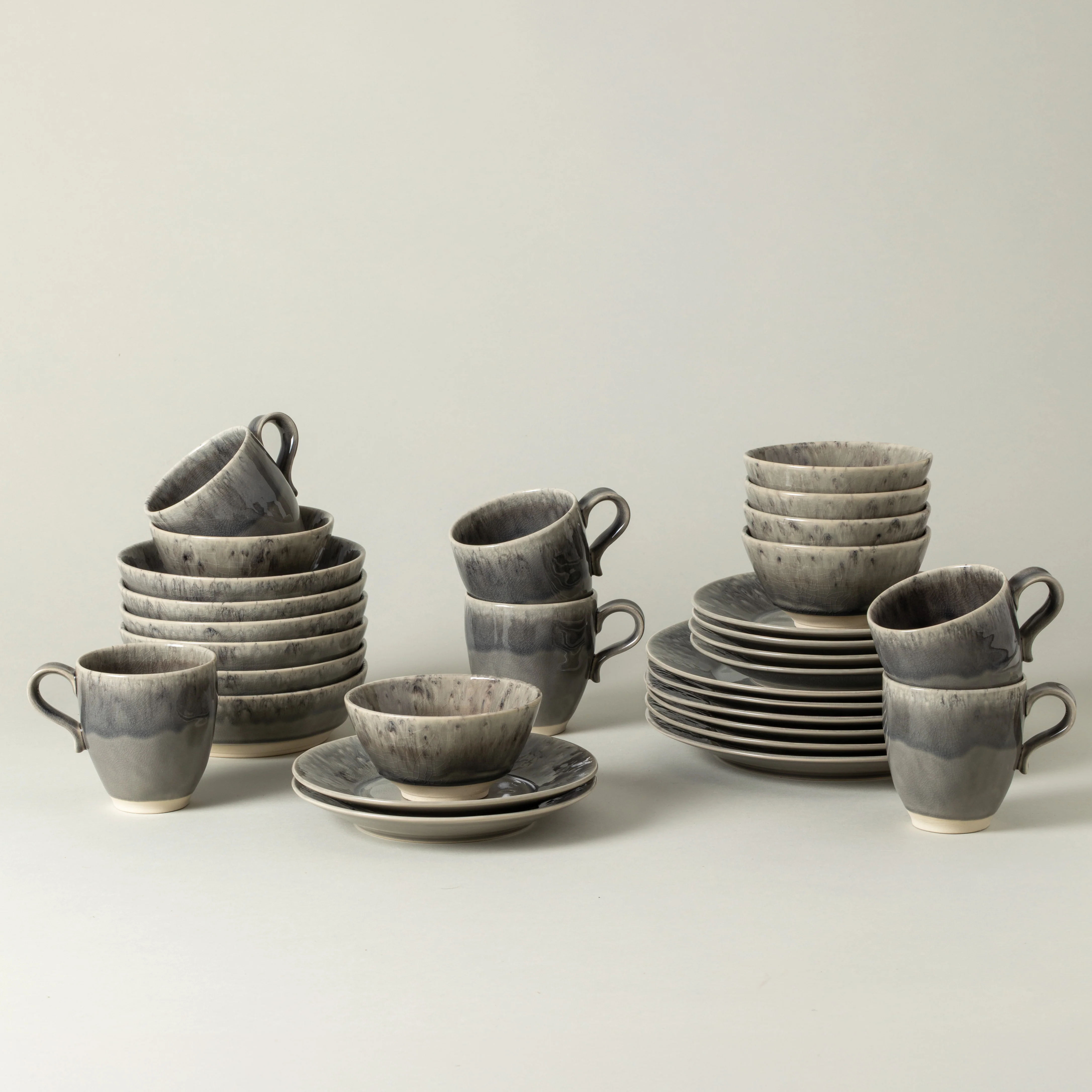 30-Piece Dinnerware Set with Mug Madeira