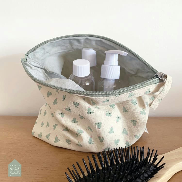 - Trousse les lapins en   multicolore