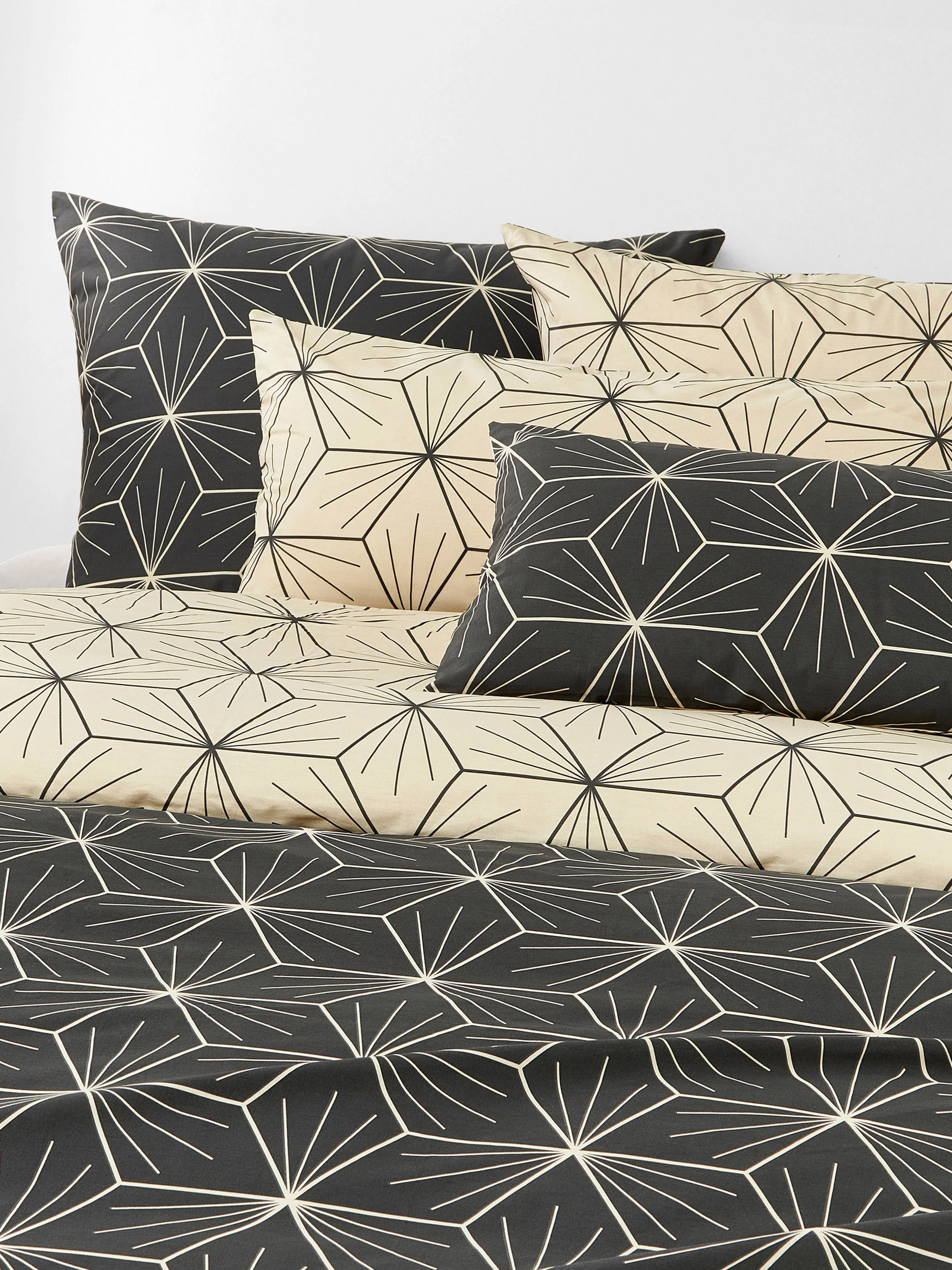 Baumwoll-Wendekopfkissenbezug Ilda mit geometrischem Print