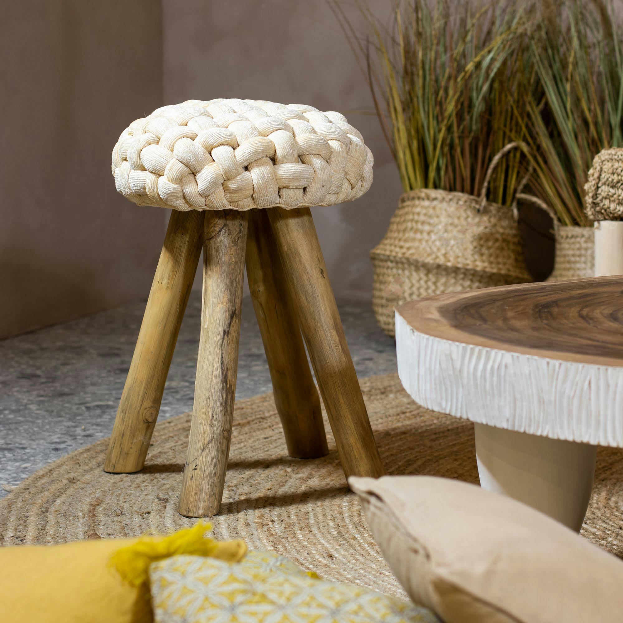 MAKUSSAR - Tabouret en teck et assise en tissu côtelé écru