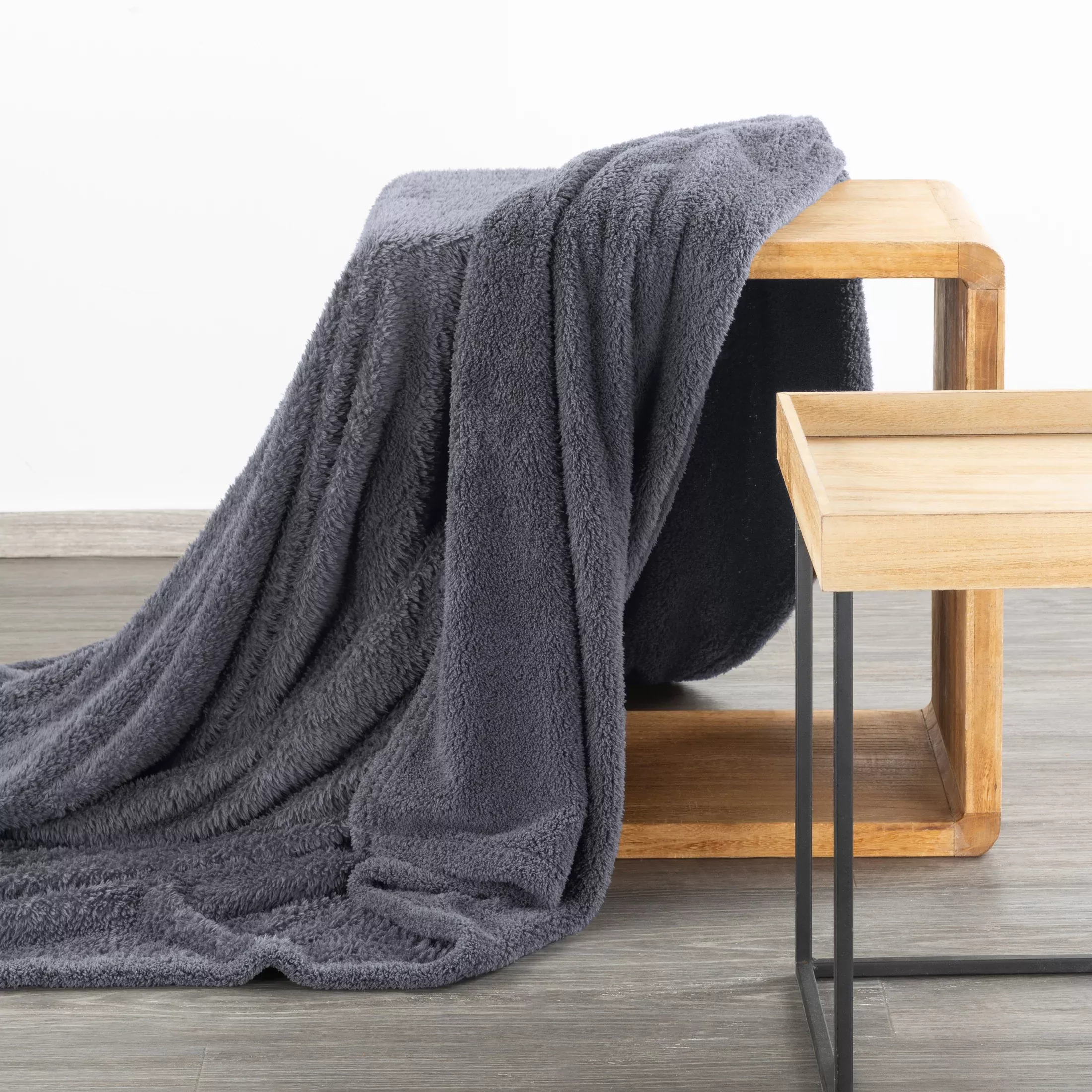 Koc polarowy 170x210 cm stalowy LORI Design 91