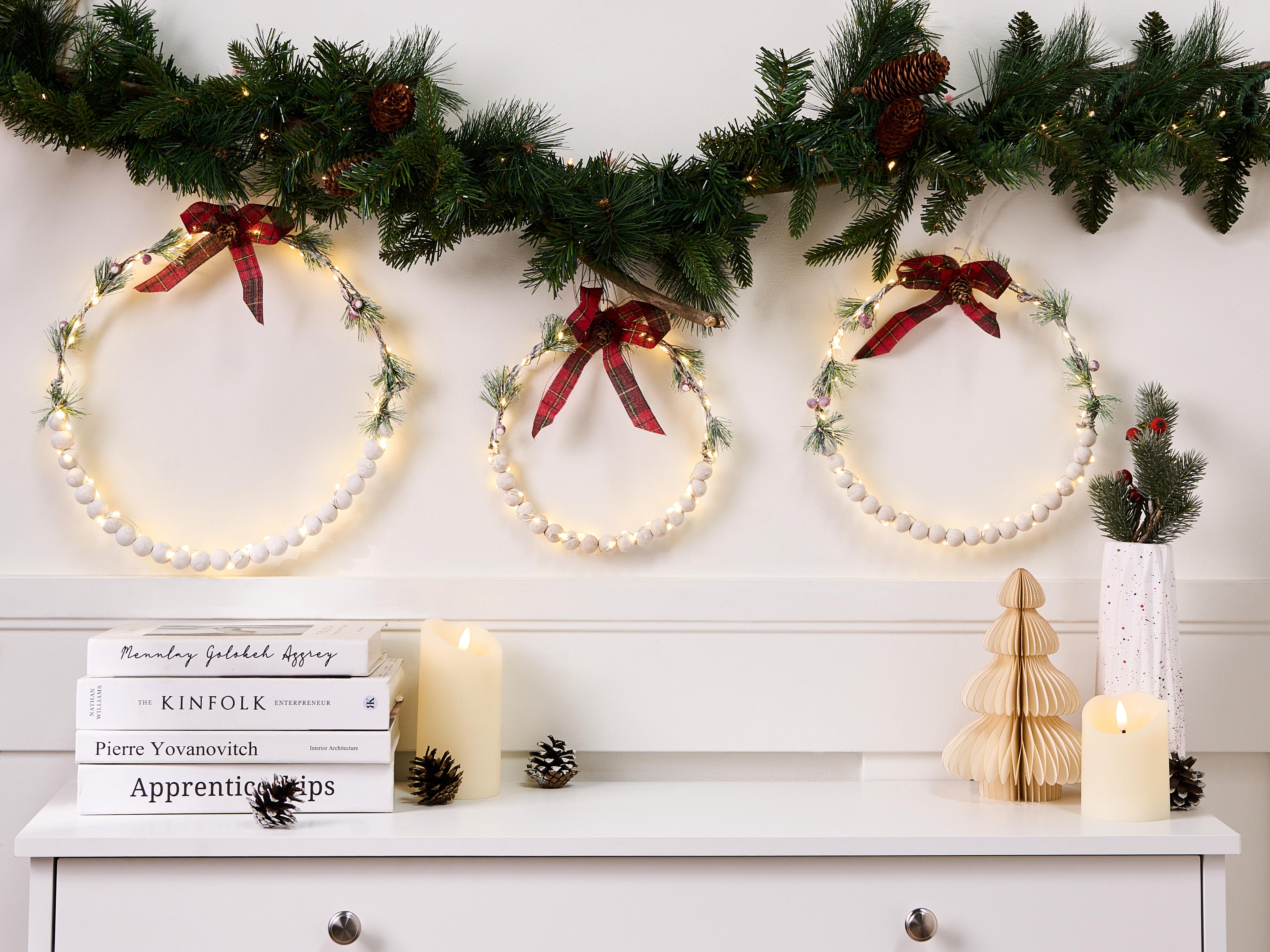 Set of 3 Hanging Decorations LED KEITELE Wreath 25/30/35 cm White