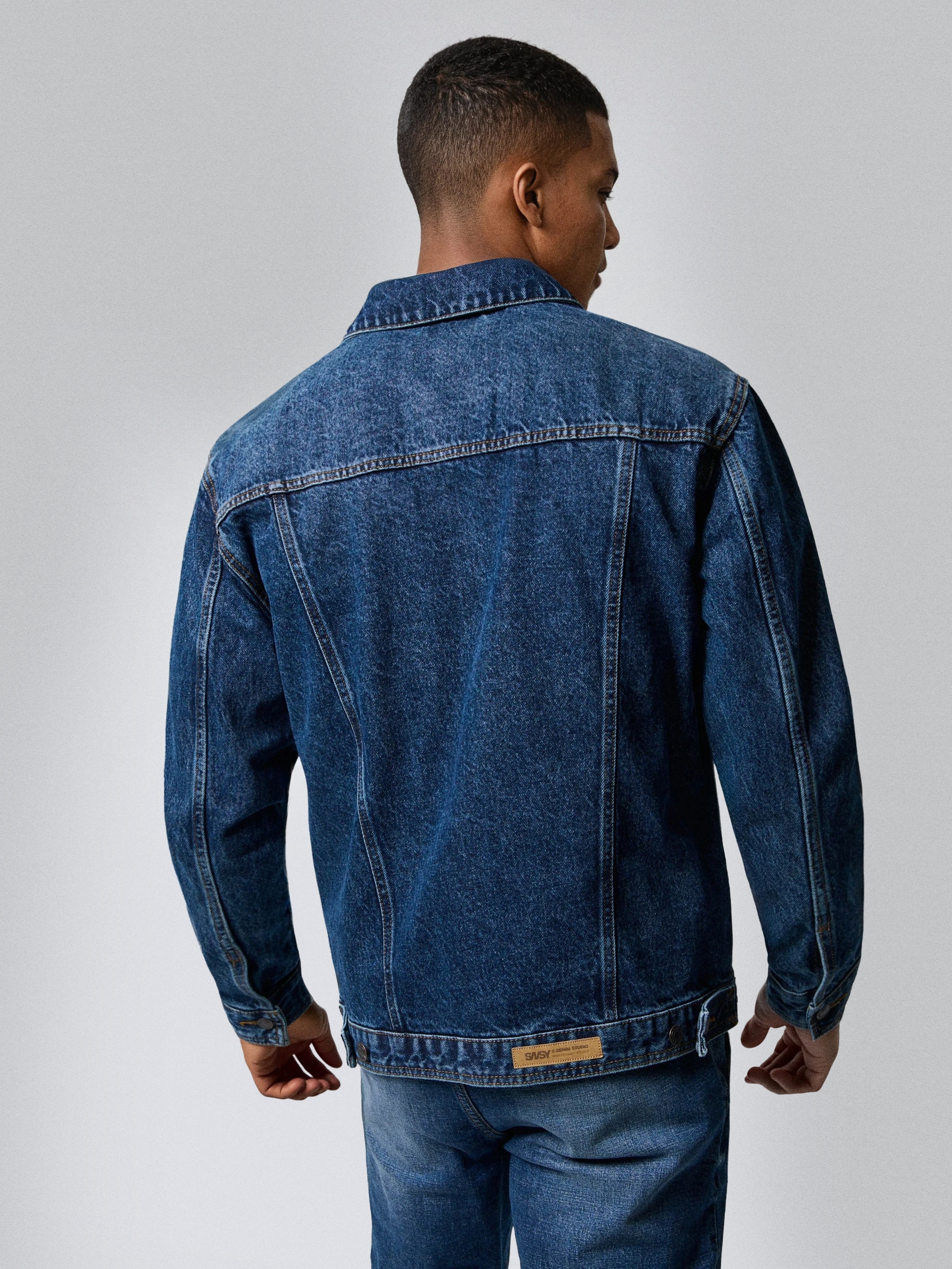 Jeansowa kurtka trucker