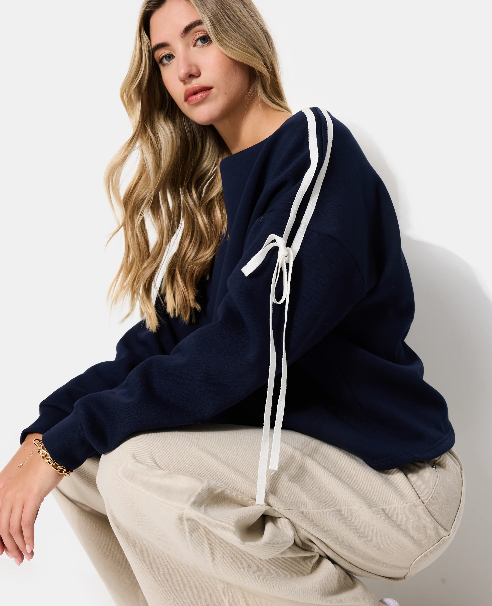 Sweat ample avec détail nœuds sur les manches