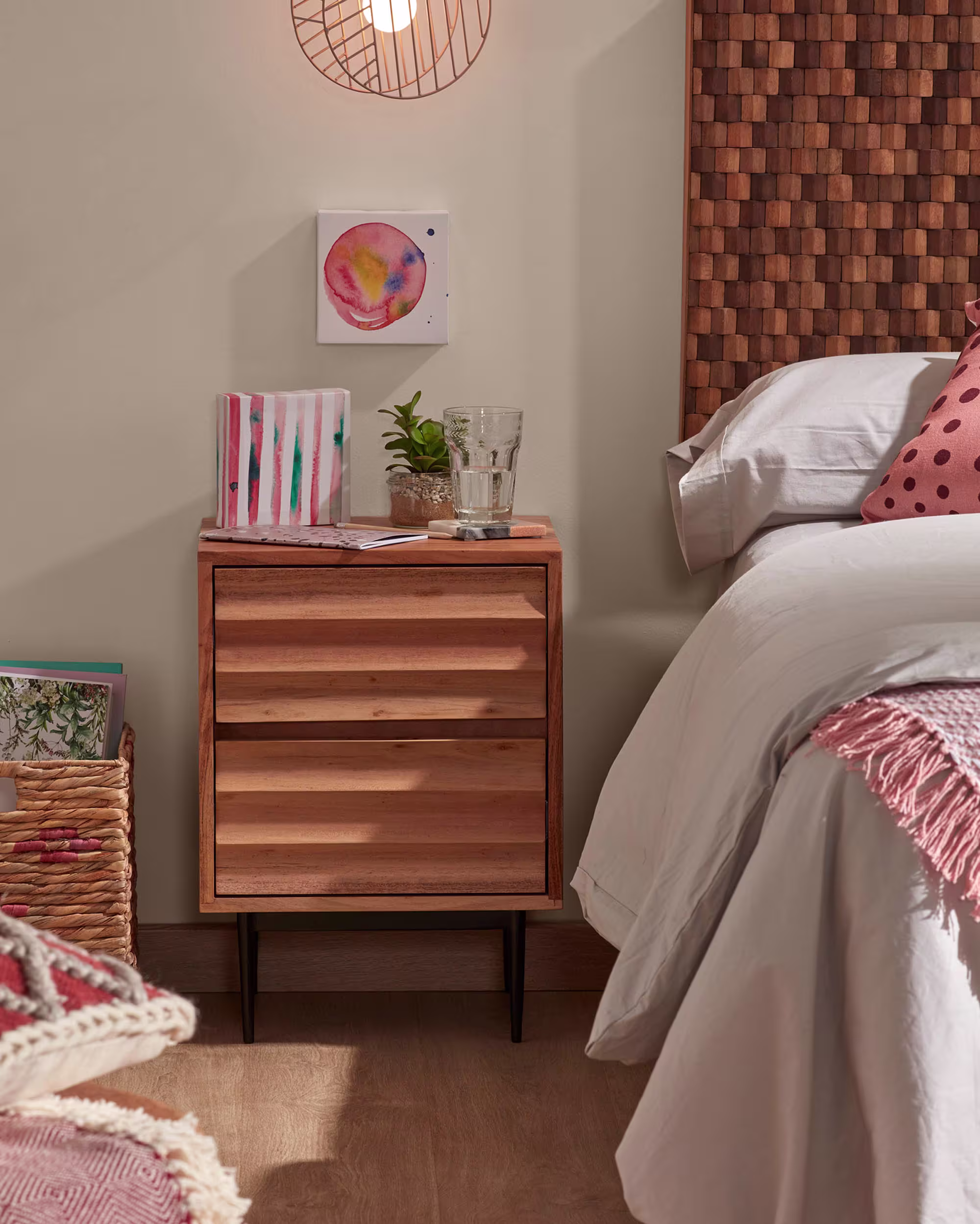 Mesita de noche Delsie de madera maciza de acacia 40 x 55 cm